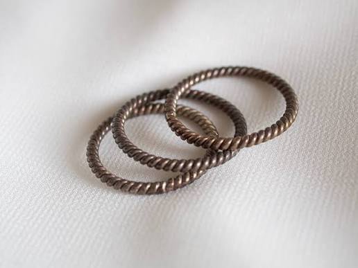 Why Does Silver Jewellery Turn Black? A Simple Guide